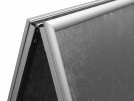 Stříbrný reklamní A stojan s ostrými rohy A1 - profil 25 mm, obr. 3